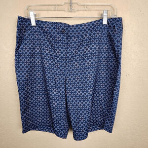 Greg Norman Woman's Geometric on Blue Golf Shorts Size 8 (6921)